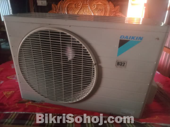 Daikin Ac 2.5 ton